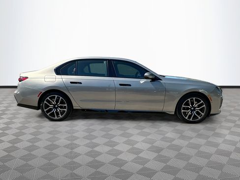 Used 2023 BMW 740i w/ Executive Package image 8