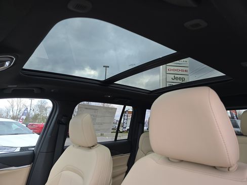 New 2025 Jeep Grand Cherokee Limited w/ MOPAR Finishing Package image 4