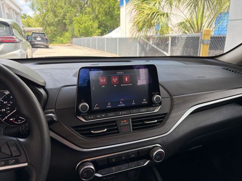 Used 2025 Nissan Altima 2.5 SV image 31