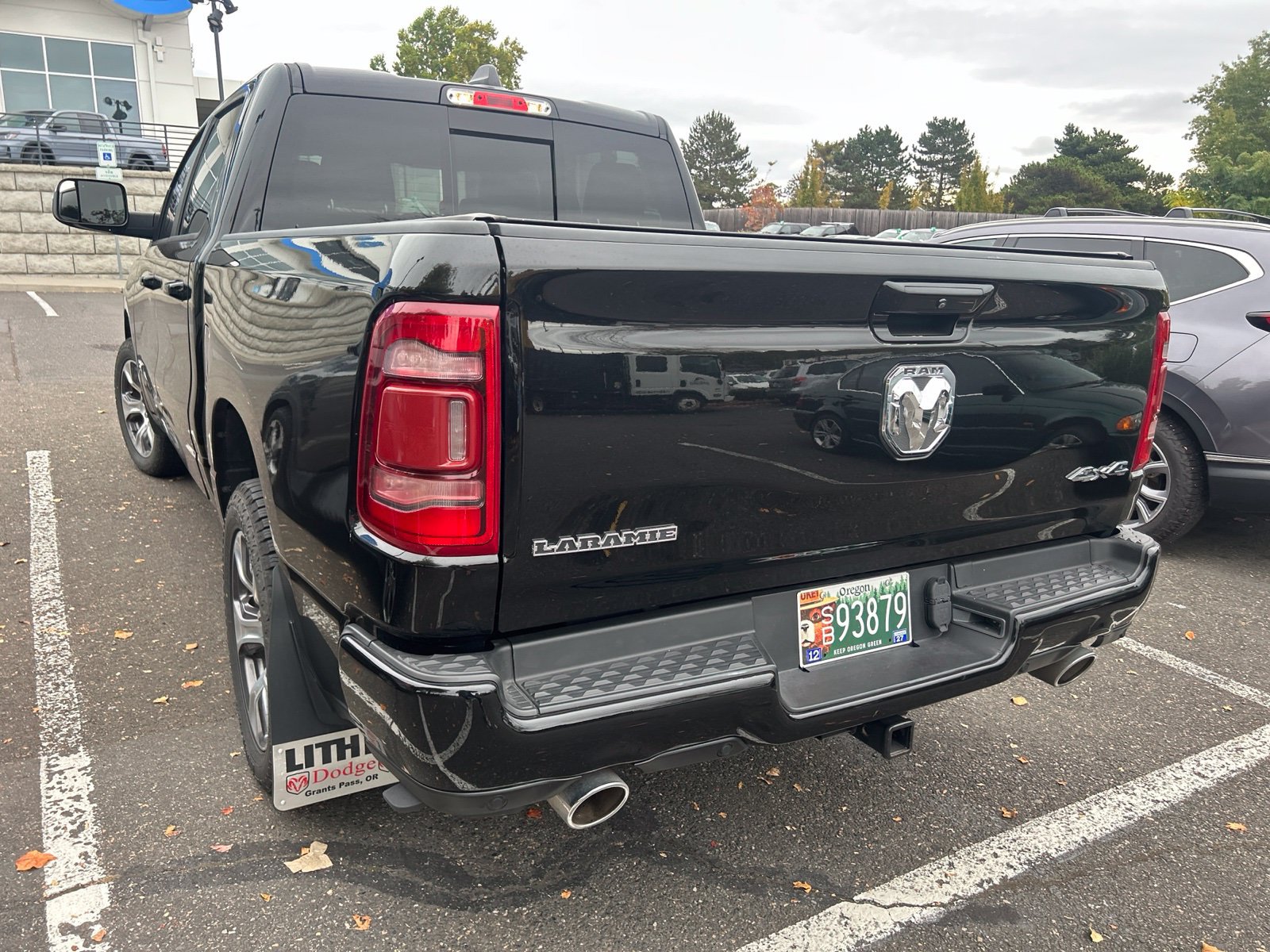 Used 2024 RAM 1500 Laramie AWD/4WD image 6