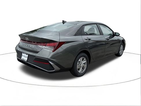 New 2026 Hyundai Elantra SE FWD image 3