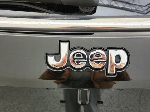 Used 2022 Jeep Compass Limited image 16