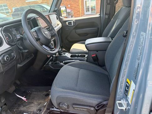 Used 2024 Jeep Wrangler Unlimited Sport AWD/4WD image 7