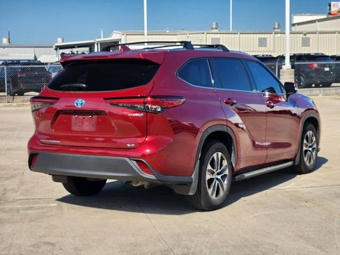 Used 2021 Toyota Highlander XLE image 7