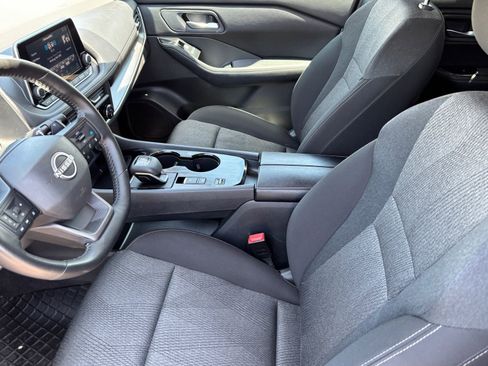 Used 2025 Nissan Rogue SV FWD image 16