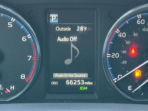 Used 2017 Toyota RAV4 Limited image 25