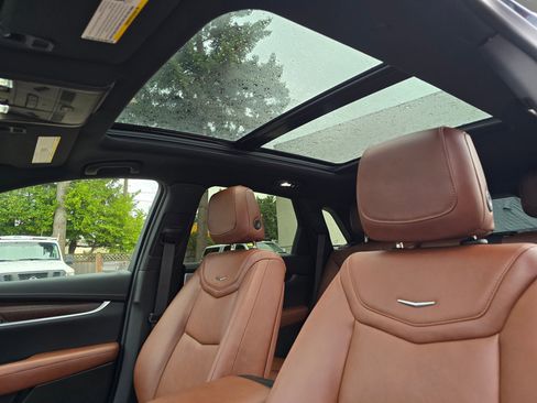 Used 2024 Cadillac XT5 Premium Luxury w/ Technology Package image 18