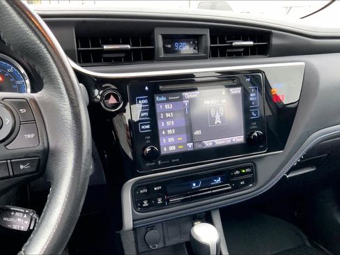 Used 2018 Toyota Corolla SE w/ SE Premium Package image 7