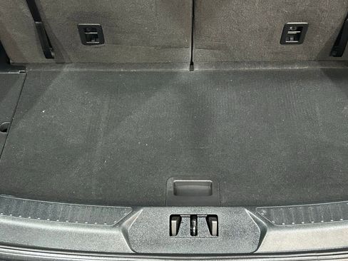 Used 2023 Ford Explorer XLT w/ Equipment Group 202A image 33