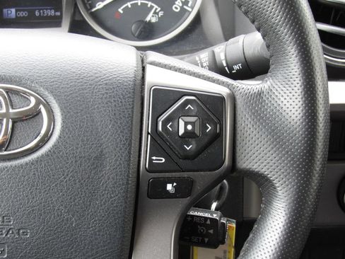Certified 2017 Toyota Tacoma SR5 AWD/4WD image 26