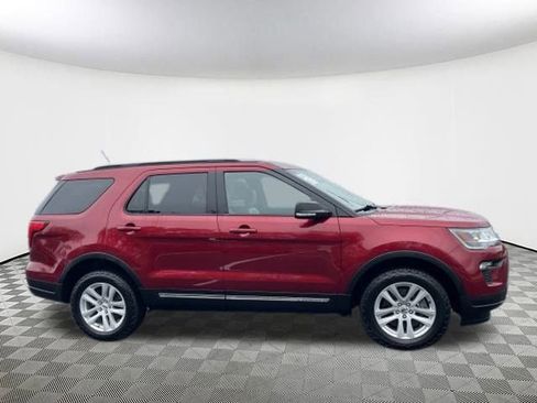 Used 2019 Ford Explorer XLT w/ Equipment Group 202A image 6