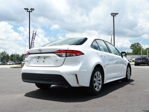 Used 2024 Toyota Corolla LE FWD image 5