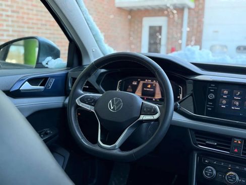 Used 2022 Volkswagen Taos SEL w/ Panoramic Sunroof Package AWD/4WD image 24