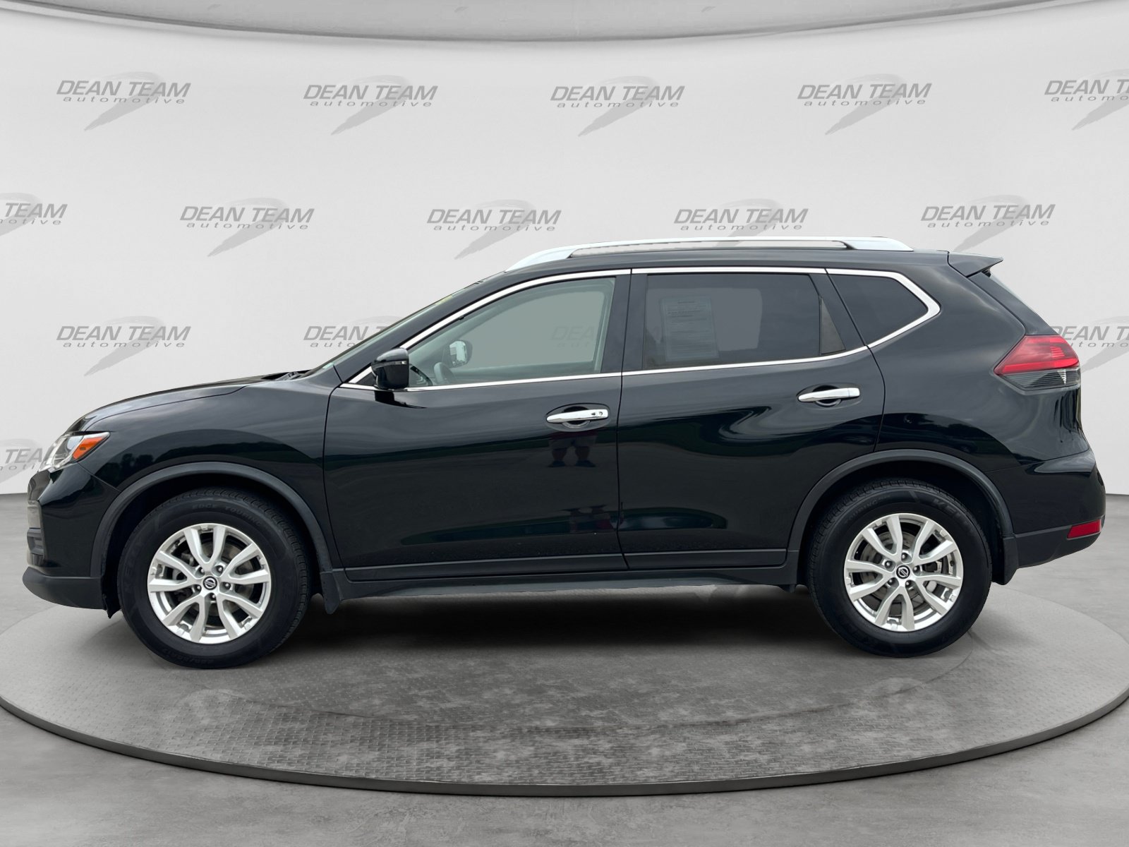 Used 2019 Nissan Rogue SV FWD image 4
