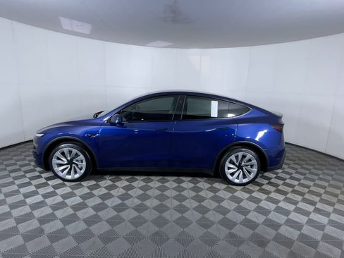 Used 2026 Tesla Model Y AWD image 5