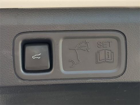 Used 2024 Ford Expedition Max XLT image 15