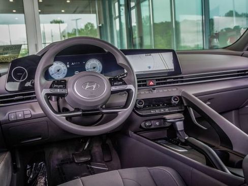 Used 2024 Hyundai Elantra SEL FWD image 16