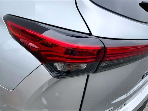 Used 2021 Toyota Highlander XLE FWD image 35