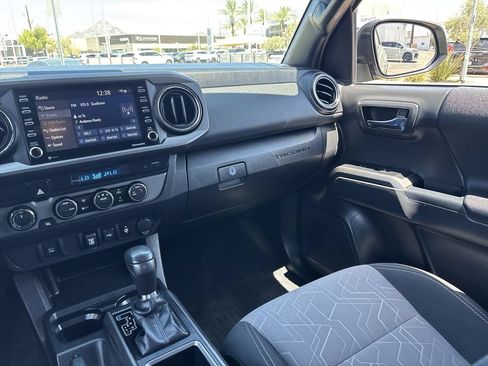 Used 2022 Toyota Tacoma TRD Off-Road AWD/4WD image 13