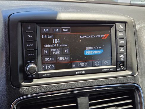 Used 2019 Dodge Grand Caravan SE w/ UConnect Hands-Free Group FWD image 17