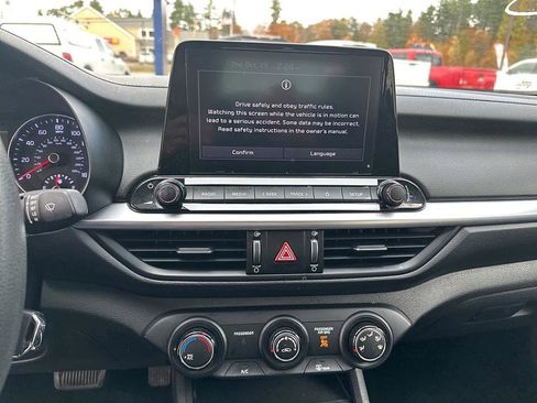 Used 2022 Kia Forte LXS image 3