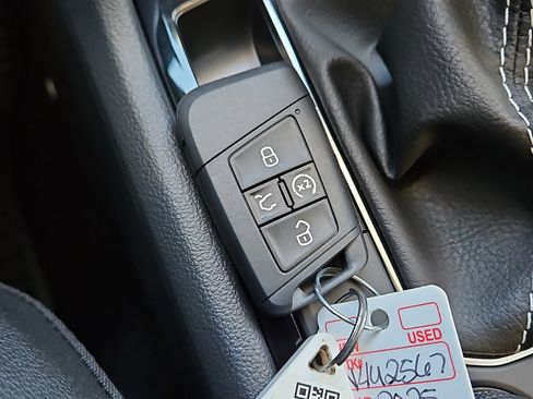 New 2025 Volkswagen Taos SE image 21