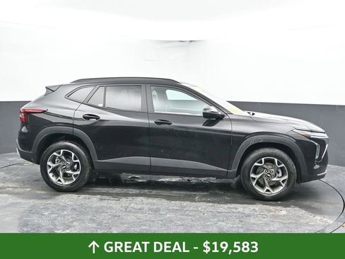 Used 2025 Chevrolet Trax LT image 13