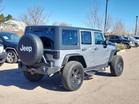 Used 2017 Jeep Wrangler Unlimited Sahara w/ Connectivity Group AWD/4WD image 4