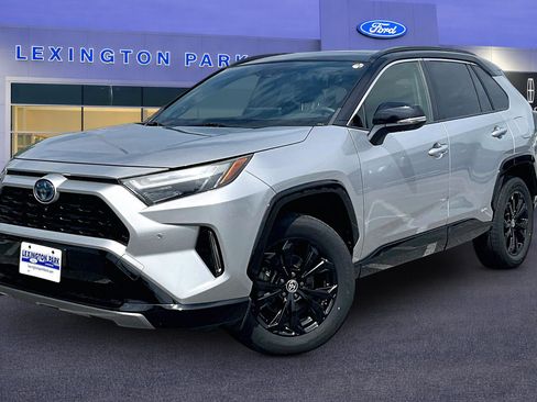 Used 2023 Toyota RAV4 XSE AWD/4WD image 3