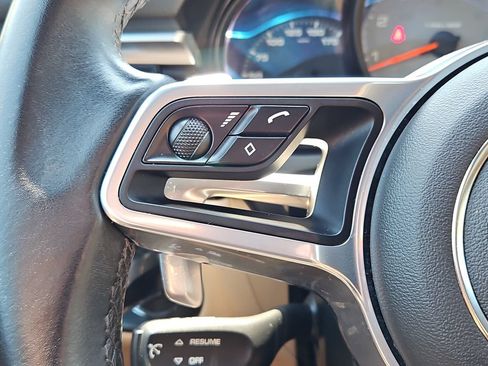 Certified 2020 Porsche Macan S AWD/4WD image 28