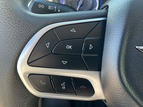 Used 2018 Chrysler Pacifica Touring Plus w/ Tire & Wheel Group image 9