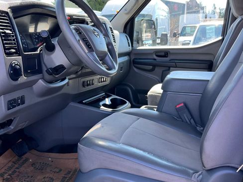 Used 2019 Nissan NV 3500 SL RWD image 10