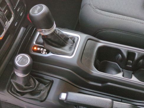 Used 2020 Jeep Wrangler Unlimited Sport S image 24