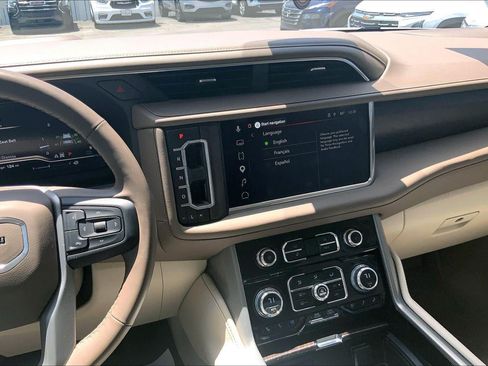 Used 2023 GMC Yukon Denali AWD/4WD image 6