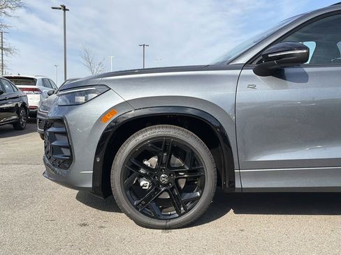 New 2026 Volkswagen Tiguan SE R-Line FWD image 9