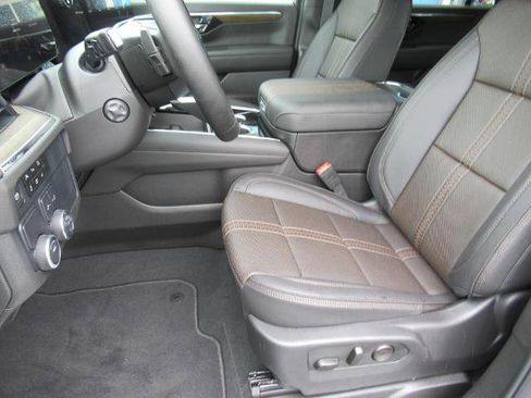 New 2025 Chevrolet Suburban High Country image 16