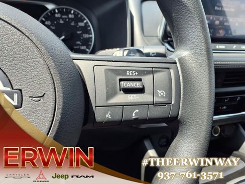 Used 2024 Nissan Rogue S image 23