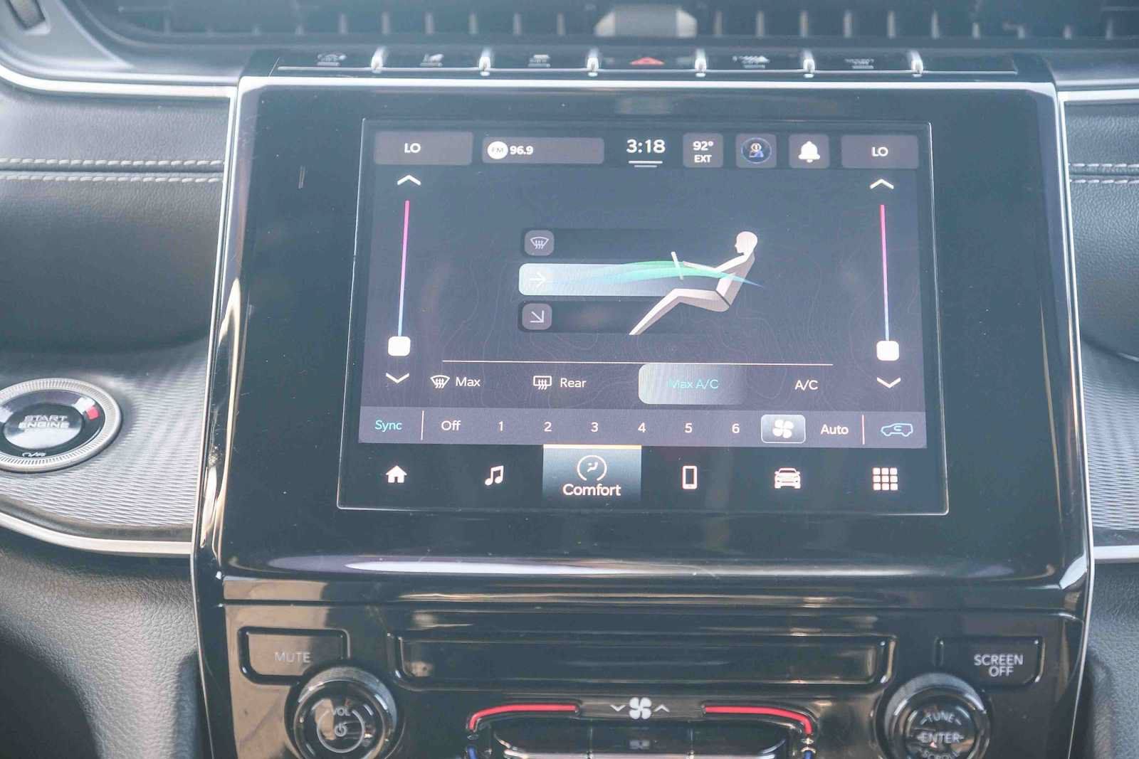 Used 2024 Jeep Grand Cherokee Laredo RWD image 15