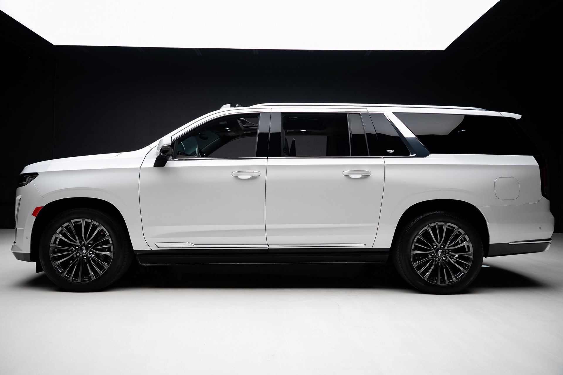 Used 2022 Cadillac Escalade ESV Premium Luxury Platinum w/ LPO, Floor Liner Package AWD/4WD image 17