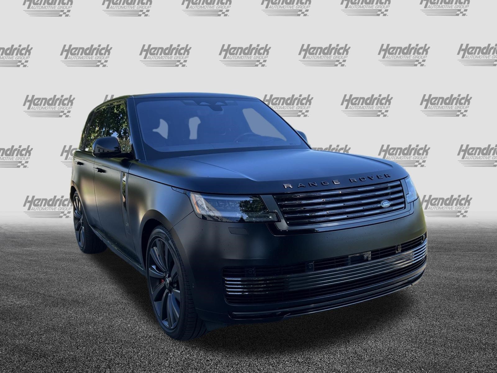 Used 2023 Land Rover Range Rover SV AWD/4WD image 2