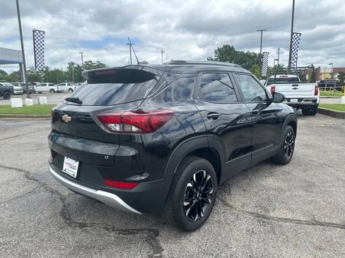 Used 2023 Chevrolet TrailBlazer LT AWD/4WD image 3
