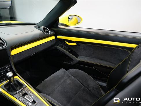 Used 2020 Porsche 718 Boxster Spyder RWD image 24