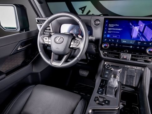 Used 2024 Lexus GX 550 w/ Cold Area Package AWD/4WD image 7