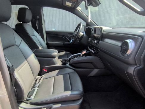 Used 2023 Chevrolet Colorado LT w/ LT Convenience Package III image 29