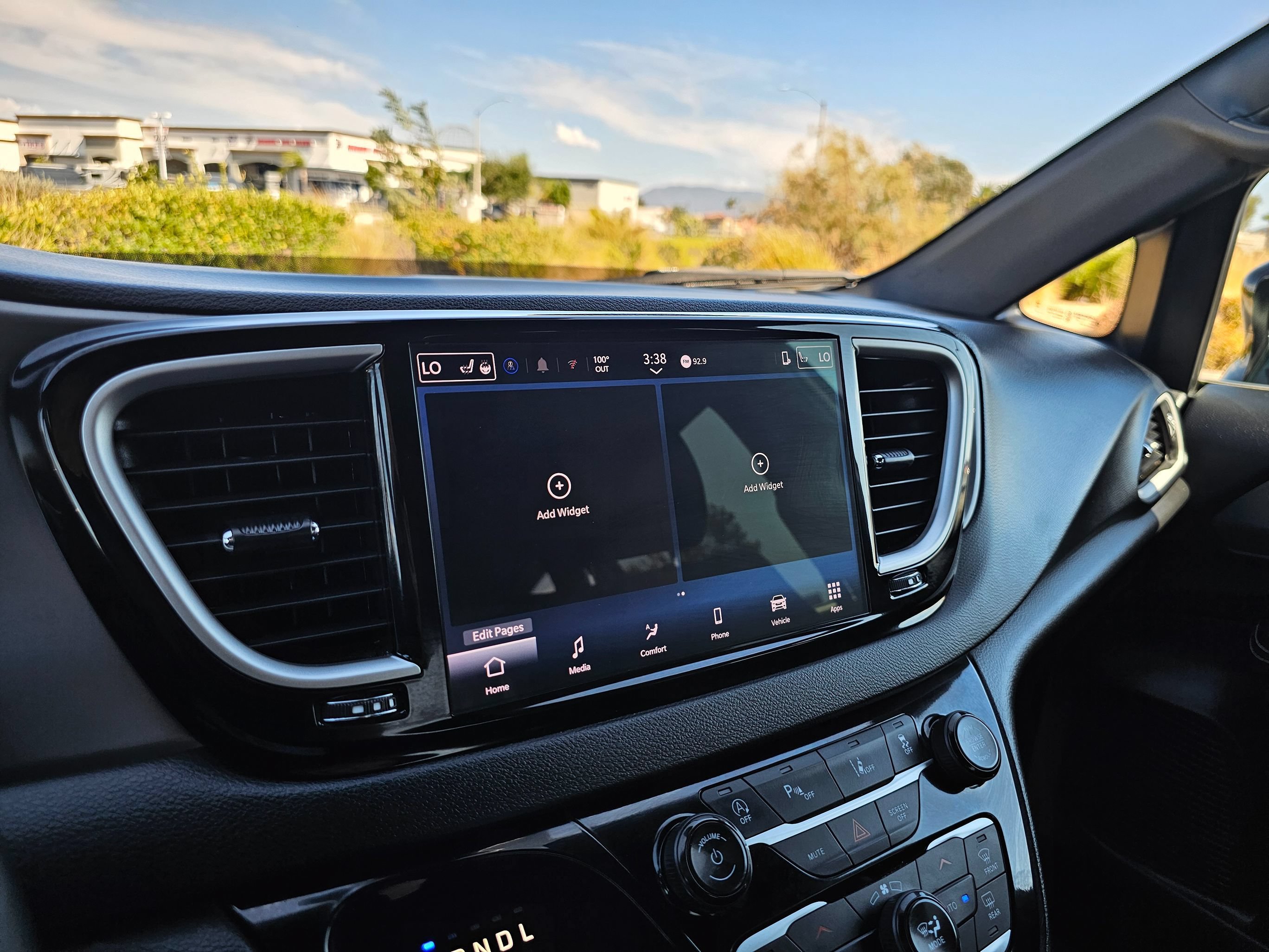 Used 2025 Chrysler Pacifica Select FWD image 38