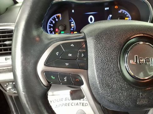 Used 2018 Jeep Grand Cherokee Laredo image 16
