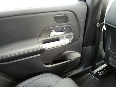 Used 2024 Mercedes-Benz GLB 250 w/ Driver Assistance Package image 33