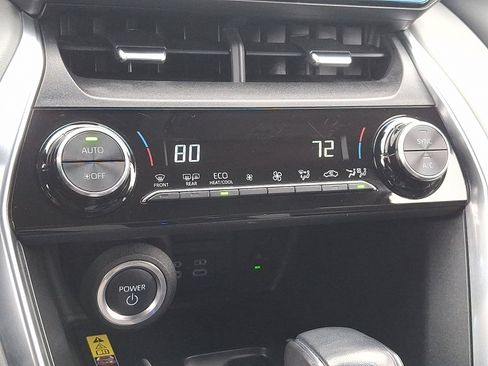 Used 2023 Toyota Venza LE image 15