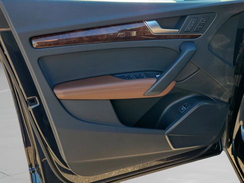 Used 2020 Audi Q5 Premium Plus w/ Premium Plus Package image 20