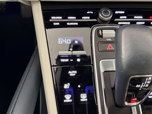 Certified 2022 Porsche Cayenne E-Hybrid Coupe AWD/4WD image 19